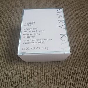 Mary Kay Timewise Repair Night Cream - White and Silver